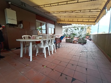 Foto Appartamento a Carrara Marina di Carrara di 120 m² con 5 locali