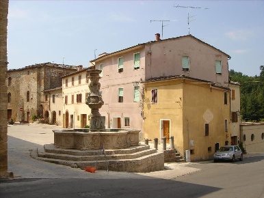 Foto Appartamento a Asciano Centro di 110 m² con 5 locali in vendita