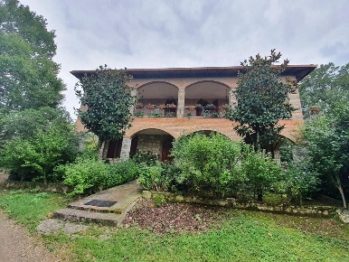 Foto Villa unifamiliare a Murlo Vescovado di 390 m² con 6 locali in vendita