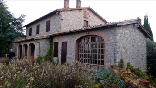 Foto Villa unifamiliare a Siena Provenzano di 380 m² con 3 locali