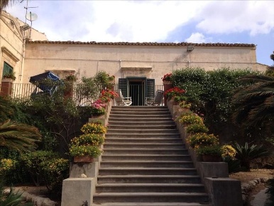 Foto Villa unifamiliare a Ragusa Centro di 7000 m² con 140 locali