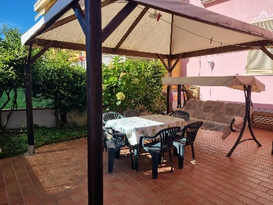 Foto Appartamento a Massa Marina di Massa Centro di 85 m² con 4 locali
