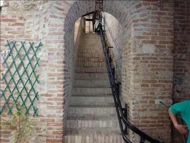 Foto Villa unifamiliare a Sovicille Centro di 400 m² con 3 locali