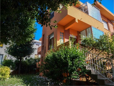 Foto Appartamento a Ancona di 195 m² con 8 locali in vendita