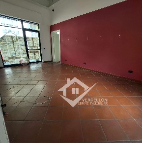 Foto Negozio a Novara di 50 m² con 2 locali in vendita