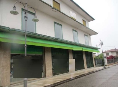 Foto Negozio in Via Caldumare, Pojana Maggiore Poiana Maggiore di 209 m²