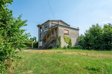 Foto Capannone industriale a Robecchetto con Induno di 454 m² con 3 locali