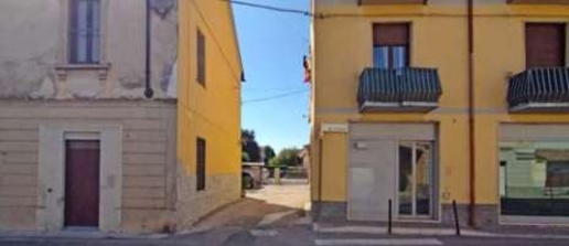 Foto Appartamento in Via Crivelli, Bascapè Centro di 421 m² con 2 locali