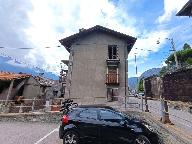 Foto Casa indipendente in ecrevin, Saint-Vincent Centro di 190 m²