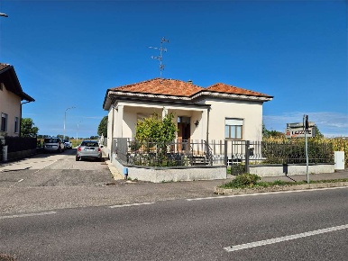 Foto Villa unifamiliare in Via san Lorenzo  119, Lazzate di 140 m²