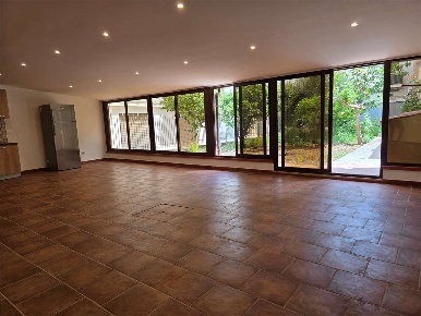 Foto Magazzino in Via Piemonte 39, Carini Centro di 100 m² con 2 locali