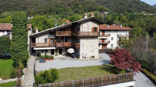 Foto Villa unifamiliare in Via Remondi 9, Albino Abbazia di 370 m²