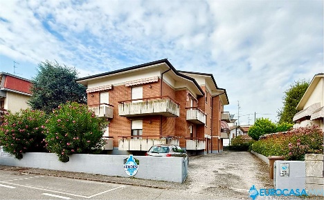 Foto Appartamento in Via Aldo Moro 11, Rolo Centro di 103 m² con 4 locali
