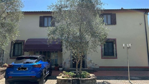 Foto Villa unifamiliare a Vetralla di 258 m² con 6 locali in vendita