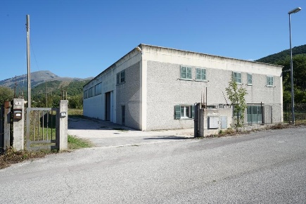 Foto Capannone industriale in Via Flaminia, Fossato di Vico Purello
