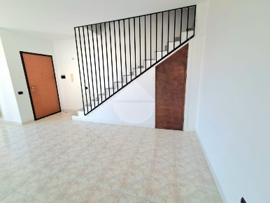 Foto Villa a schiera in VIA 1 MAGGIO, Sutri di 102 m² con 5 locali