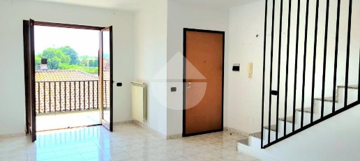 Foto Villa a schiera in VIA 1 MAGGIO, Sutri di 102 m² con 5 locali
