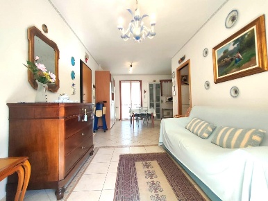 Foto Appartamento a Massa Marina di Massa Centro di 60 m² con 3 locali