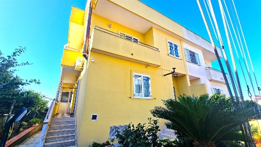 Foto Villa unifamiliare in Via Rocca dei Dragoni, Mondragone di 250 m²