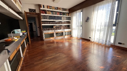 Foto Ufficio a Montecatini-Terme di 220 m² con 8 locali in affitto