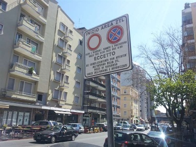 Foto Negozio a Latina Centro Storico di 80 m² in affitto