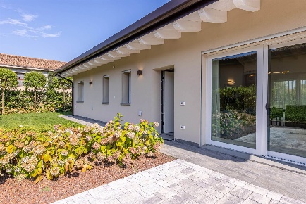 Foto Villa unifamiliare in via Pozze, Castelnuovo del Garda Centro