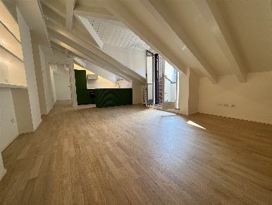 Foto Appartamento in Via Parini  16, Milano Porta Nuova di 70 m² in affitto