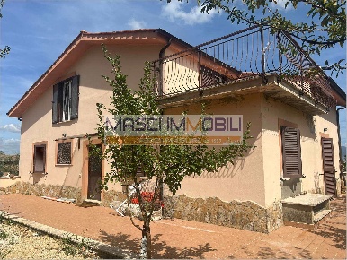 Foto Villa unifamiliare a Civitella San Paolo di 230 m² con 5 locali