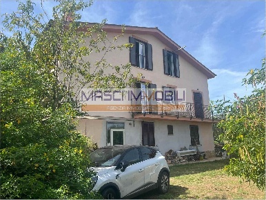 Foto Villa unifamiliare a Civitella San Paolo di 230 m² con 5 locali