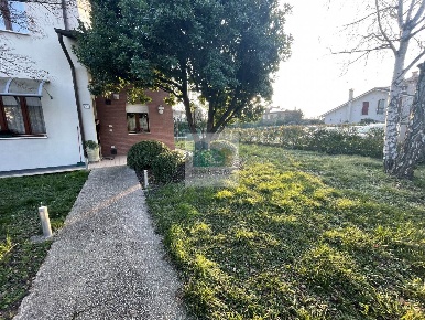 Foto Appartamento in via buonarroti  1, Noventa Padovana Noventa di 133 m²