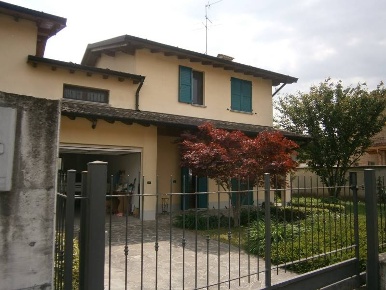 Foto Villa bifamiliare a Trigolo Centro di 150 m² con 4 locali in vendita
