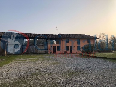 Foto Casa indipendente in Via Cascina Tappa 0, Locate di Triulzi di 800 m²