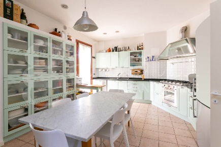 Foto Villa singola in Roma, Mogliano Veneto Centro di 360 m² con 5 locali