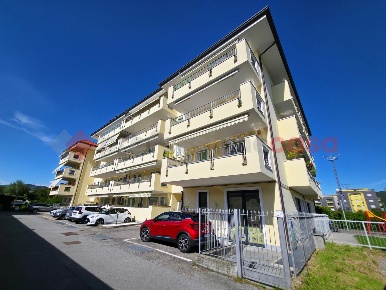 Foto Appartamento in Via Acquanera 22, Como Albate - Muggiò di 115 m²