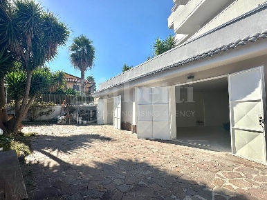 Foto Ufficio in Corree Di Sopra, Marano di Napoli Centro di 140 m²