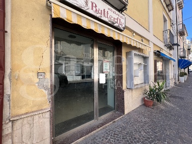 Foto Negozio in Corso VITTORIO EMANUELE 38, Amantea Centro di 67 m²
