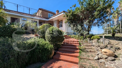 Foto Villa unifamiliare in Via Arco Felice Vecchio 00, Pozzuoli di 230 m²