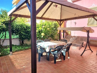 Foto Appartamento a Massa Marina di Massa Centro di 85 m² con 4 locali