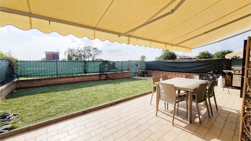 Foto Appartamento in via Don Giacomo Valenti 10, Lonato del Garda di 75 m²