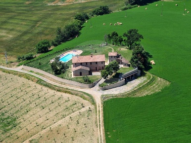 Foto Terreno commerciale in via della pace, Chianciano Terme Centro