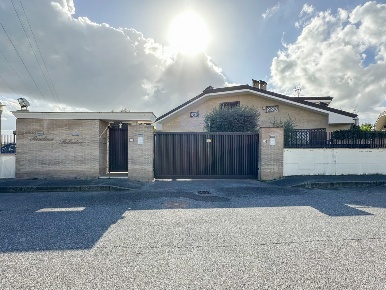 Foto Villa a schiera in via Poggio Belvedere, Guidonia Montecelio di 140 m²