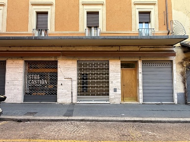 Foto Locale commerciale in Via Castiglione 51, Bologna Centro di 30 m²