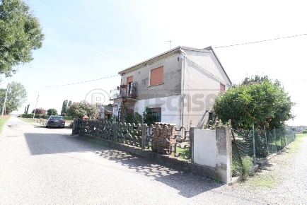 Foto Villa unifamiliare in Via Comunale 202, Bondeno Forna di 160 m²