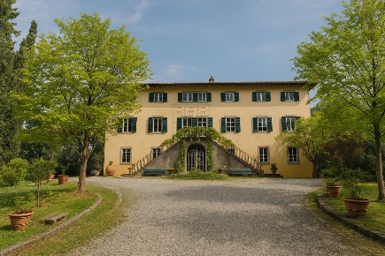 Foto Villa unifamiliare in Via del Caporale 773, Lucca di 750 m² in vendita