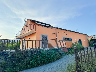 Foto Villa unifamiliare in Via Provinciale 19a, Santa Venerina di 200 m²