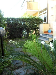 Foto Appartamento a Massa Marina di Massa Centro di 75 m² con 5 locali