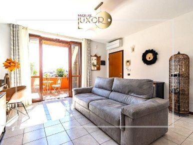 Foto Appartamento in Via Galileo Galilei, Lomagna Centro di 108 m²