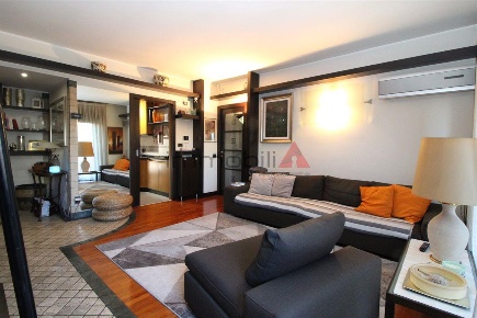 Foto Appartamento a Monza di 180 m² con 4 locali in vendita