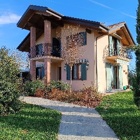 Foto Villa singola in Via ai Colli, Barbania Centro di 261 m² con 7 locali