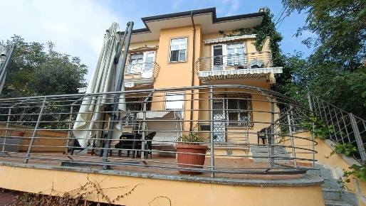 Foto Villa singola in via Diani, San Francesco al Campo Centro di 330 m²